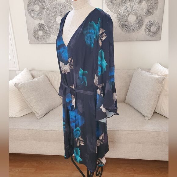 CITY CHIC | Bell Sleeve Tie-Waist Flora Shift Dress -[size 20, Black/Green/Blue] - Picture 6 of 13